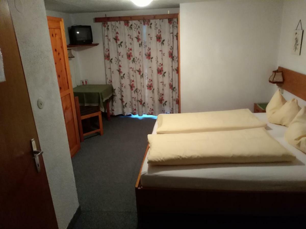 Hotel Garni Alpenrose Ischgl Bagian luar foto